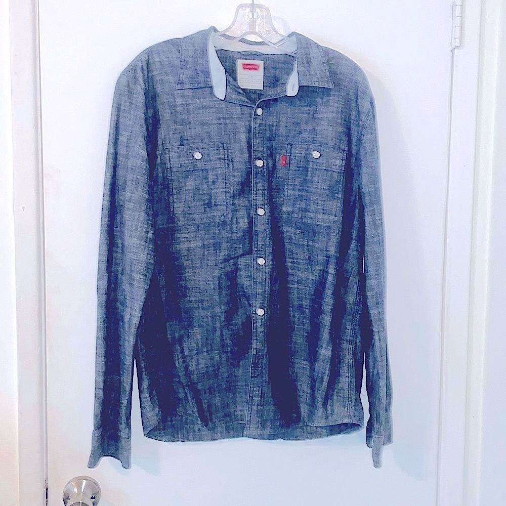 Men’s Levi’s denim button down gray shirt size L